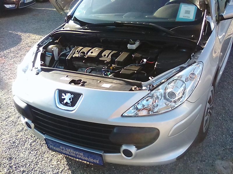 Peugeot 307 (2007) 1.6i 16V SW, kola navíc - fotka 31 z 32