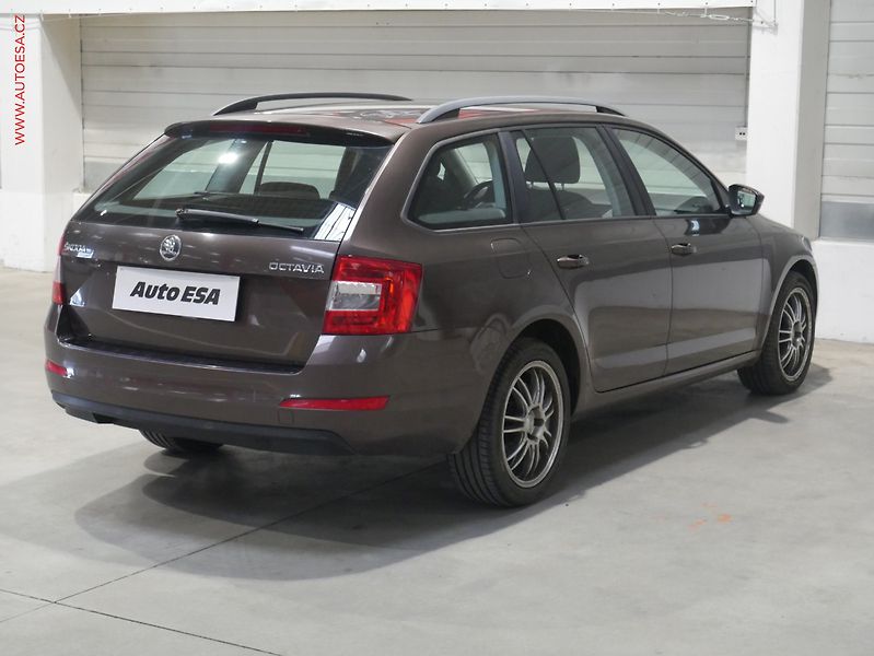Škoda Octavia (2014) 2.0 TDi, ČR, DSG - fotka 4 z 19