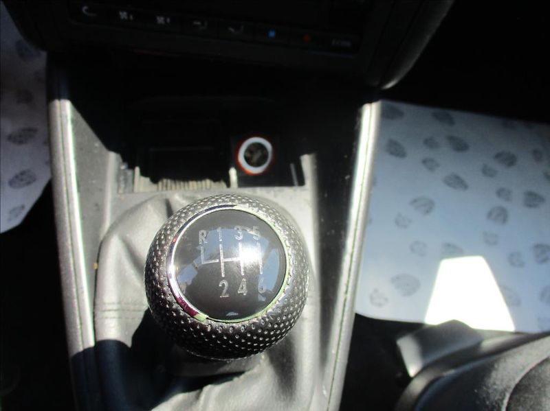 Volkswagen Golf 1,9 TDi,96kW,digiklima,servis, - fotka 16 z 26