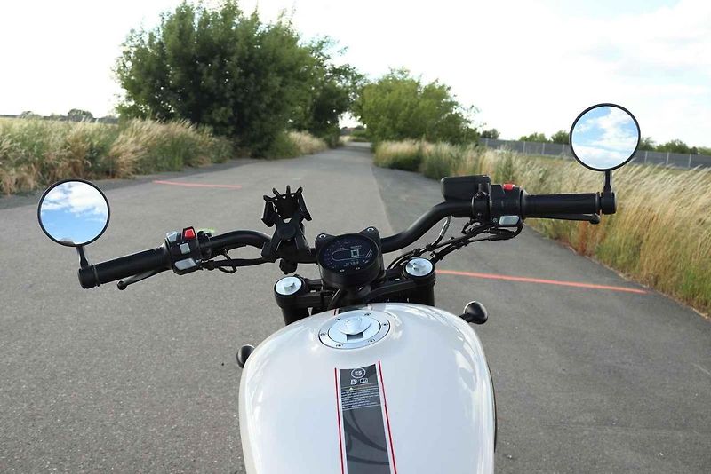 Benda Chinchilla 500 patří k motorkám, za kterými se na silnici zálibně otočíte.