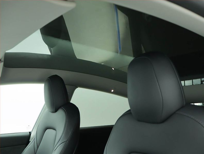 Tesla Model Y (2021) Long Range AWD 75kWh, SoH 92% - fotka 16 z 21