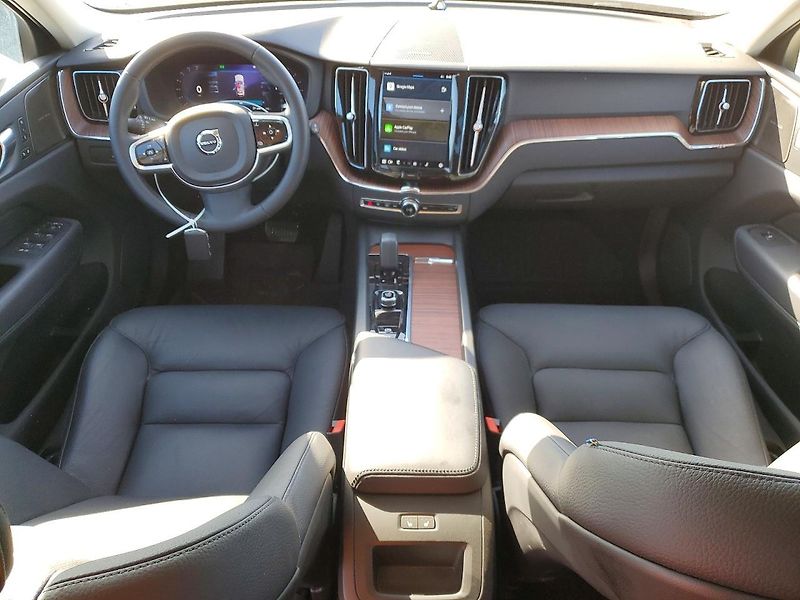 Volvo XC60 (2023) Auto na cestě - fotka 8 z 13