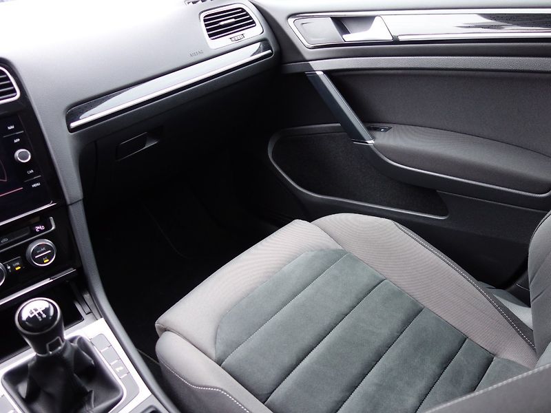 Volkswagen Golf (2019) 1.6TDI 85kW -ACC-VIRTUAL-DPH - fotka 14 z 34
