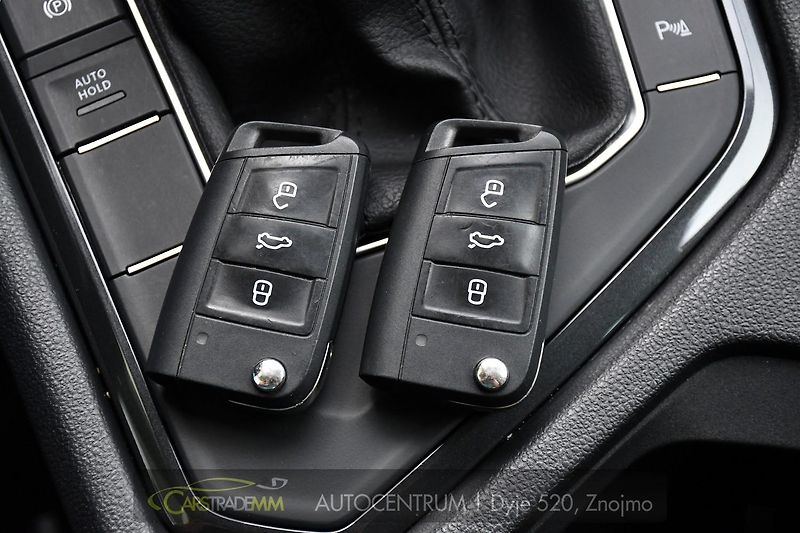 Volkswagen Tiguan 2.0TDi DSG NAVI TAŽNÉ ČR 1.M - fotka 36 z 53