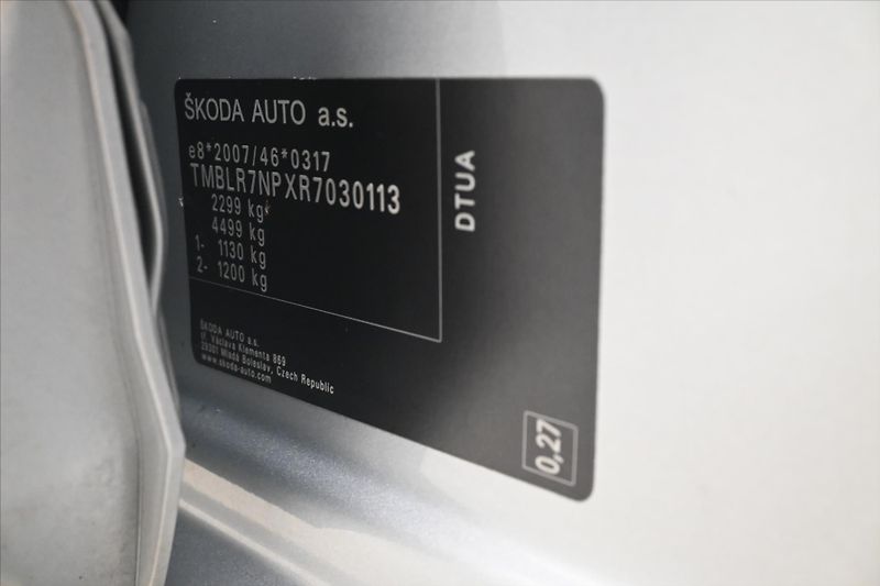 Škoda Superb 2,0 TDI 147 kW DSG 4x4 STYLE Z - fotka 12 z 32