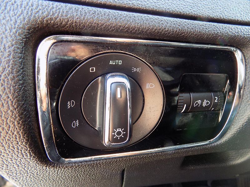 Škoda Superb 1,6 TDI 77 KW NAVI, TEMP - fotka 29 z 34