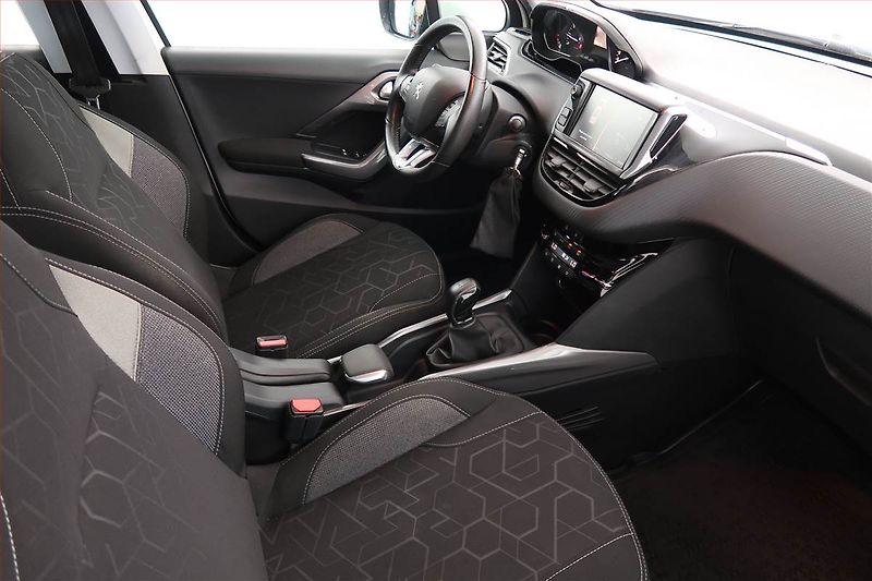 Peugeot 2008 (2017) 1.2 PureTech, Serv.kniha - fotka 9 z 17