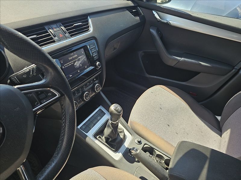 Škoda Octavia 2,0TDi 110KW Elegance TZ - fotka 12 z 49