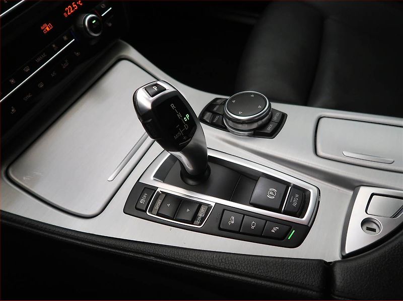 BMW Řada 5 (2016) 520d xDrive, 4X4, Automat - fotka 13 z 20