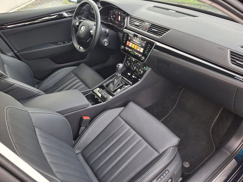 Škoda Superb (2023) Combi L&K DSG 4x4 2,0TDi 147kW - fotka 14 z 35