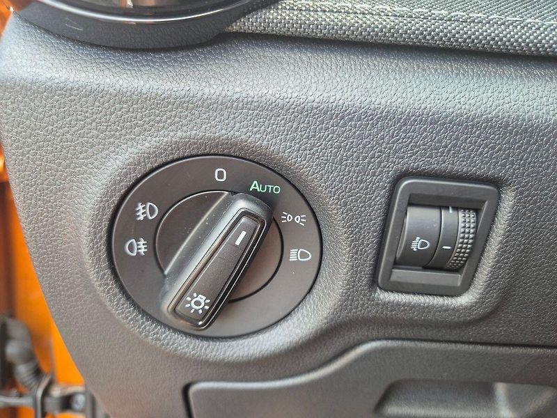 Škoda Fabia 1,0 TSI 85kW Top Selection, zá - fotka 12 z 27