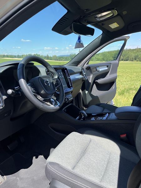 Volvo XC40 (2022) B3 FWD AUT PLUS 1. MAJITEL - fotka 10 z 23