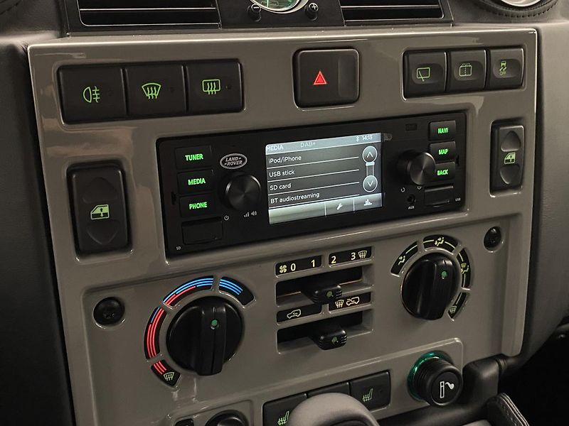 Land Rover Defender (2024) WORKS V8 ISLAY ED. REZERVACE - fotka 33 z 40