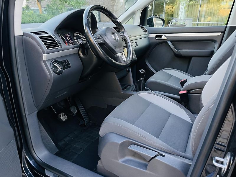 Volkswagen Touran 2.0TD MAN 7MÍST SERVISKA TAŽNÉ - fotka 27 z 48