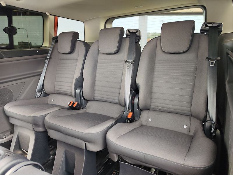 Ford Tourneo Custom 2.0 EcoBlue/136kW Titanium L2 - fotka 10 z 31