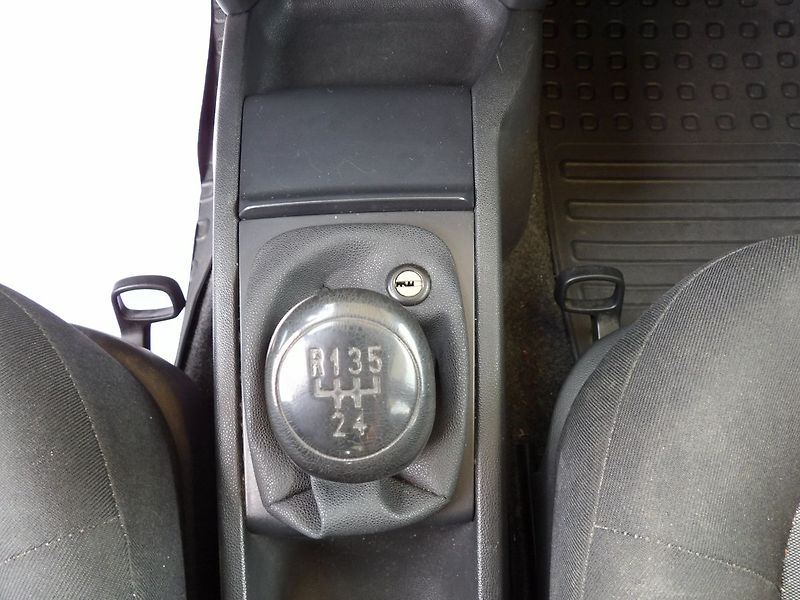 Škoda Fabia 1.2HTP 47kW Klima Tažné ČR - fotka 9 z 28