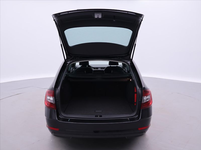 Škoda Octavia 2,0 TDI 110kW Style LED - fotka 9 z 25