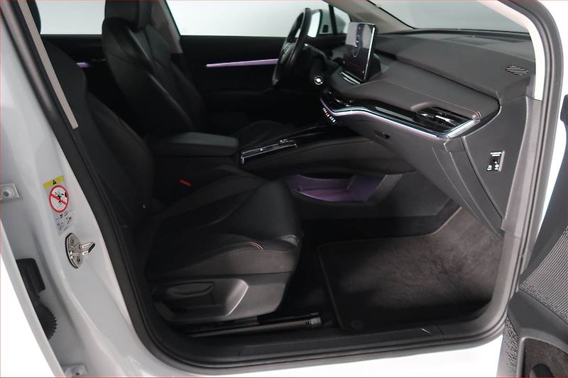 Škoda Enyaq (2021) Lounge iV 80 (82 kWh), SoH 90% - fotka 9 z 22