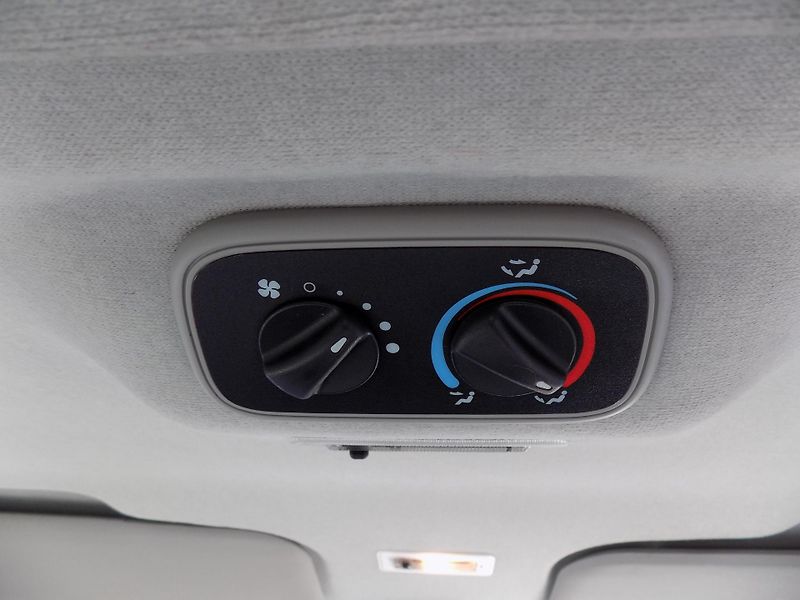 Ford Transit 2,2 TDCI SWB 300 TREND 9 MÍST - fotka 31 z 43