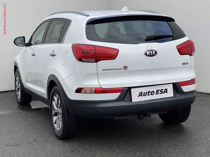 Kia Sportage (2015) 1.6 GDi, AC, TZ, navi - fotka 6 z 19