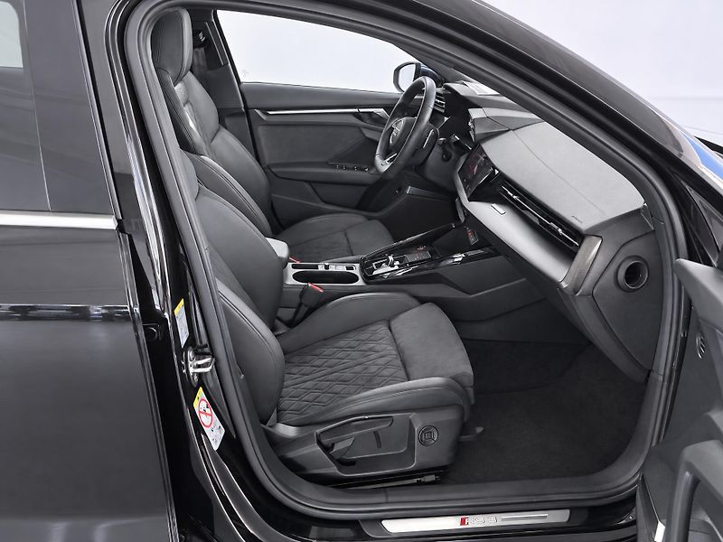 Audi RS 3 2,5 TFSi Sportback CZ DPH Pano - fotka 28 z 36