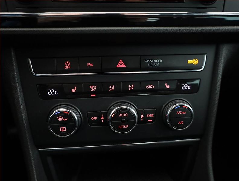 Seat Leon (2014) 1.6 TDI, Navi, Tempomat - fotka 11 z 14