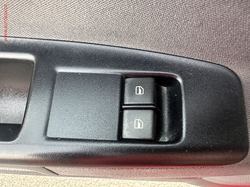 Volkswagen Polo (2008) 1.2HTP, AC - fotka 14 z 14