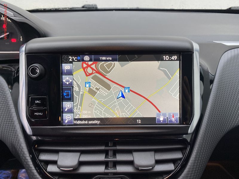 Peugeot 2008 (2016) 1.6 HDi, Allure, navi - fotka 20 z 20