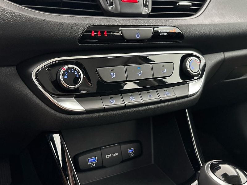Hyundai i30 Smart DCT - fotka 19 z 26