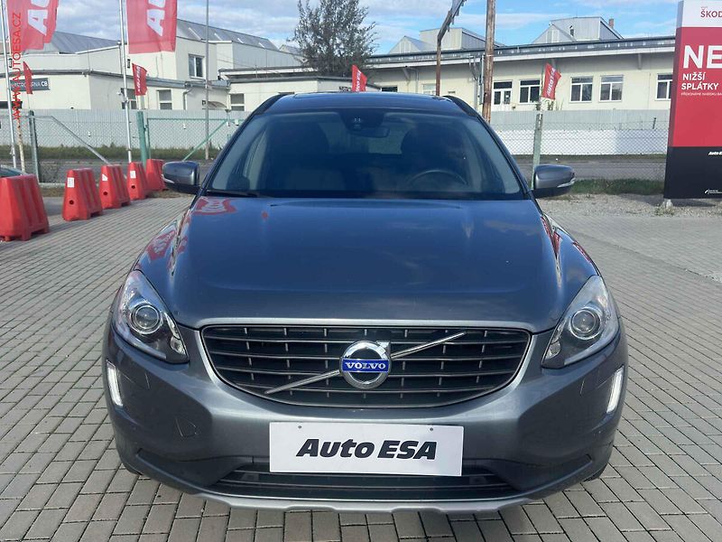 Volvo XC60 (2015) 2.0 D3, 2.maj,ČR, servis - fotka 2 z 23