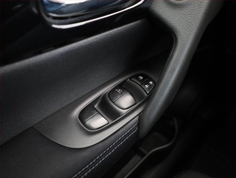 Nissan Qashqai (2016) 1.2 DIG-T, ČR,1.maj - fotka 14 z 18