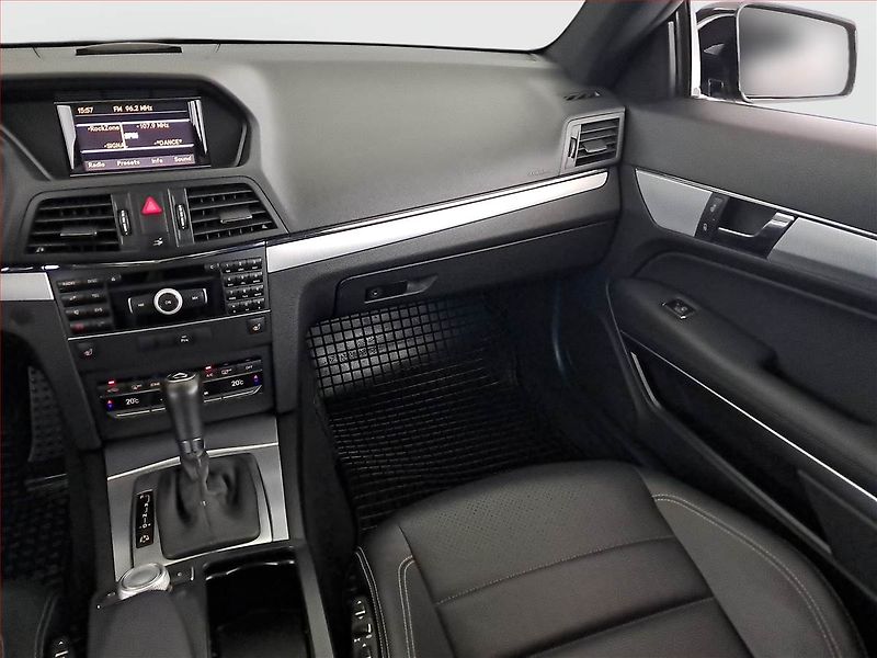 Mercedes-Benz Třídy E (2012) E 300 CDI, Automat, Kůže - fotka 8 z 17