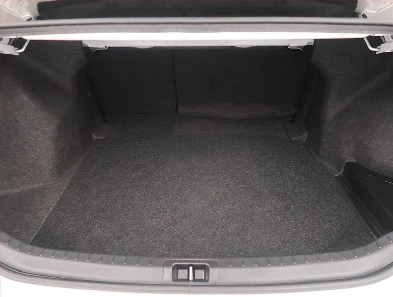 Toyota Corolla (2016) Lounge 1.6 Valvematic, ČR - fotka 14 z 15