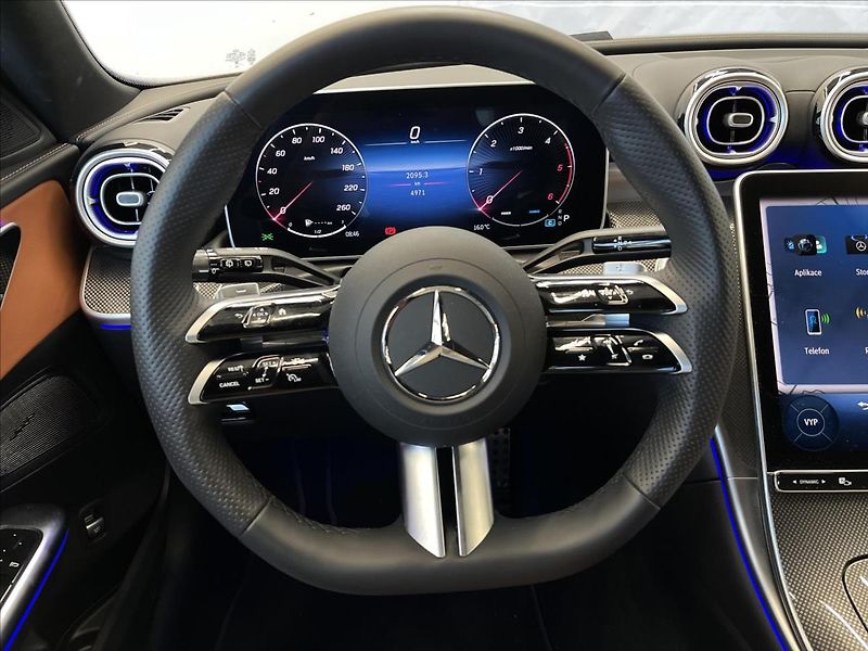 Mercedes-Benz Třídy C 220 d 4MATIC AMG Line Night - fotka 10 z 22