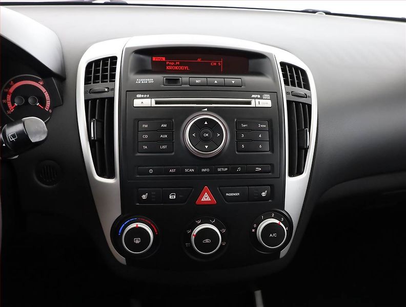 Kia Ceed (2010) 1.4 CVVT, po STK - fotka 10 z 15