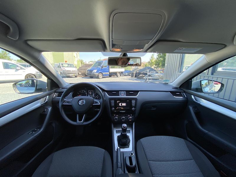 Škoda Octavia 1.4 TSI 103kW - 1xMAJ.-ALU-PDC - fotka 28 z 42