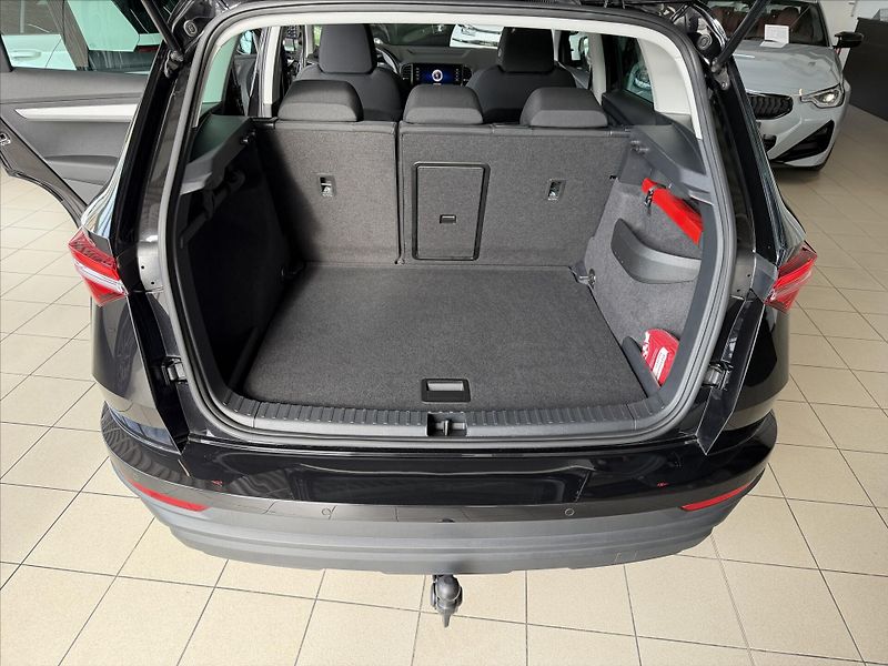 Škoda Karoq 1,0   Selection TOUR - fotka 9 z 19