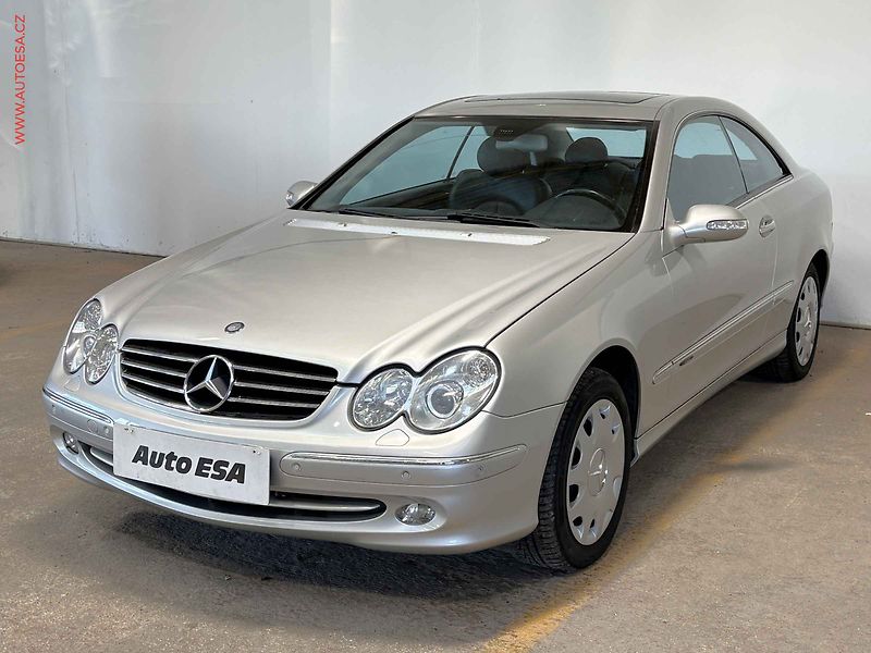 Mercedes-Benz CLK (2002) 3.2 i 320, AT, xenon, navi - fotka 3 z 14