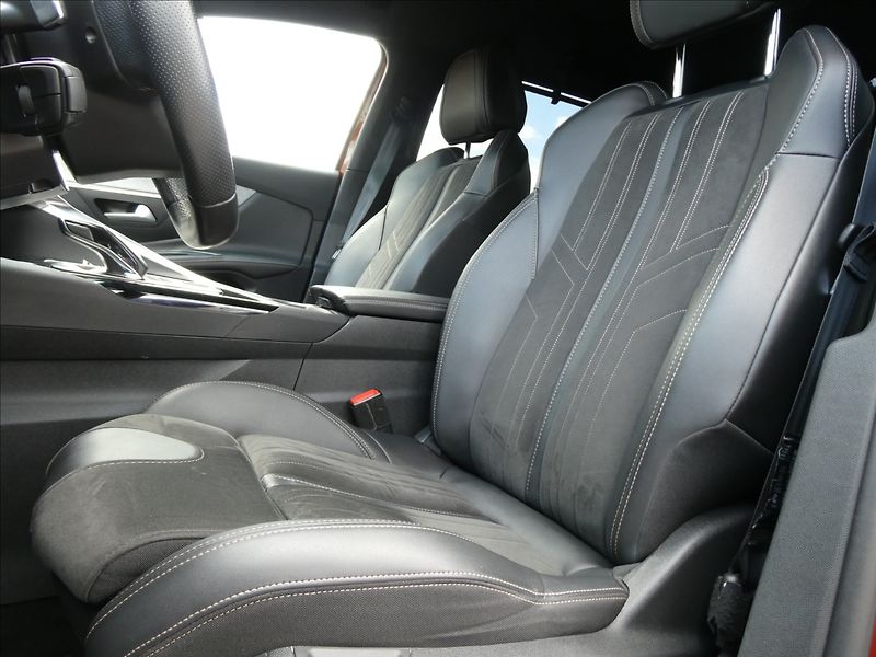 Peugeot 5008 2,0 HDi 130kW GT 7.míst AT8 - fotka 36 z 50