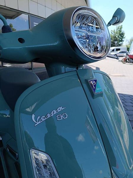 Vespa (2026) GTS 310 Verde 80th 2026 - fotka 9 z 14