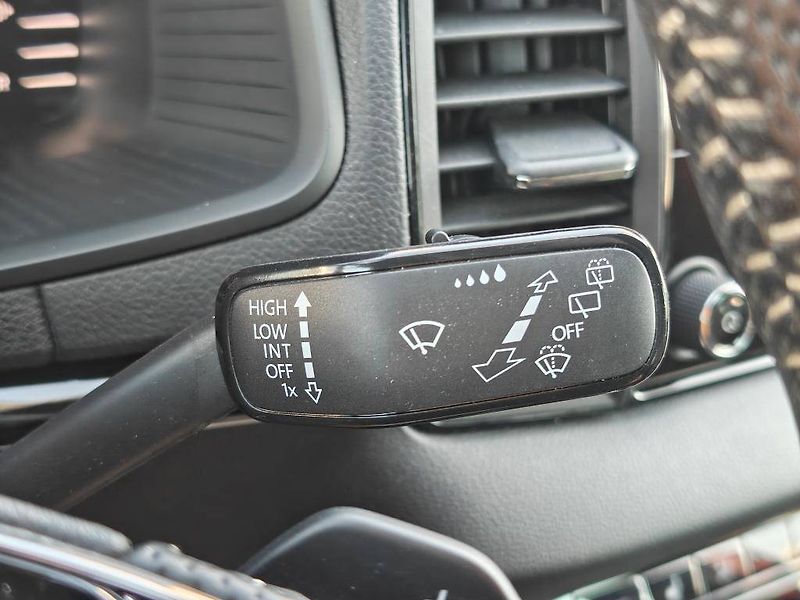 Škoda Karoq Sportline 1,5TSI - fotka 15 z 25