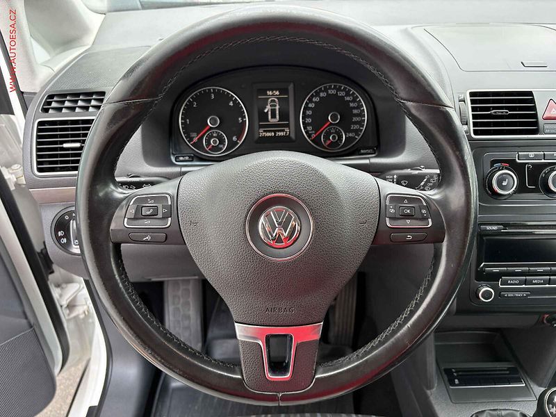 Volkswagen Touran (2013) 2.0TDi, TZ, výhř.sed. - fotka 15 z 15
