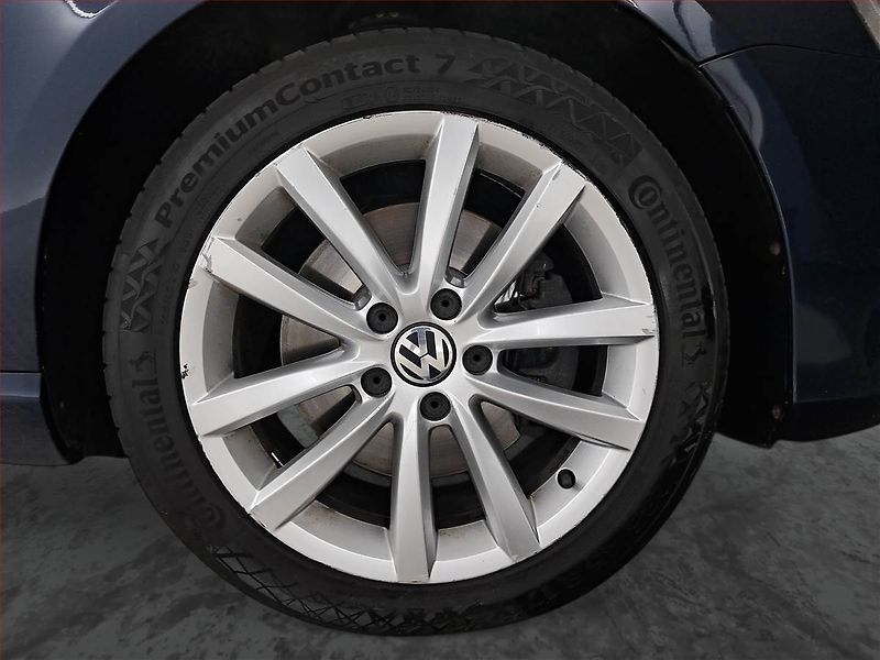 Volkswagen Passat (2014) 2.0 TDI, Automat, Xenony - fotka 15 z 17