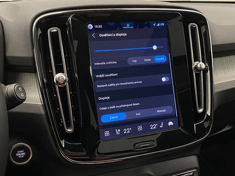 Volvo XC40 (2026) B3 AUT DARK ULTRA - fotka 55 z 66