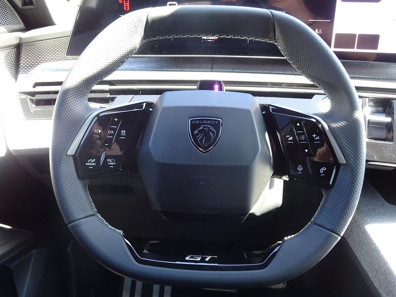Peugeot 3008 (2026) GT Elektromotor 157kW / 210k - fotka 22 z 51
