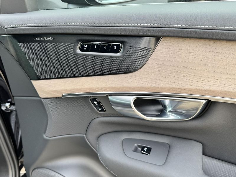 Volvo XC90 T8 AWD PLUS BRIGHT/ 360 / kola - fotka 25 z 62