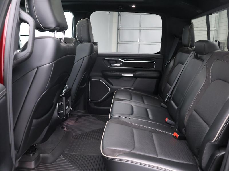 Dodge RAM 5,7 1500 295kW Laramie 4x4 - fotka 14 z 32