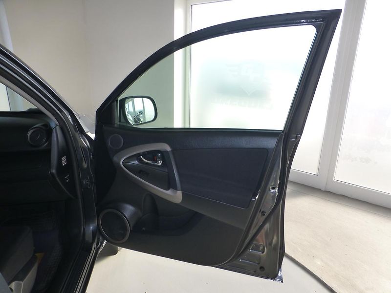 Toyota RAV4 (2009) 2,2 D-4D*ALU**TAŽNÉ**4X4 - fotka 17 z 25