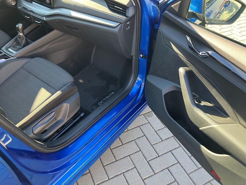 Škoda Octavia (2023) 2.0TDI AMBITION PLUS NAJ.43TKM - fotka 12 z 31