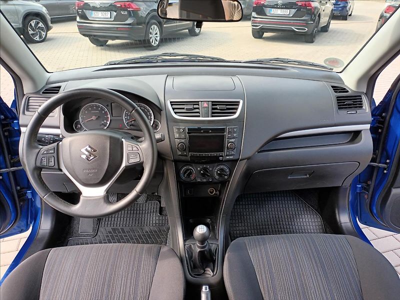 Suzuki Swift 1,2 i,4x4,VÝHŘEV,SERVIS,KOLA, - fotka 11 z 44
